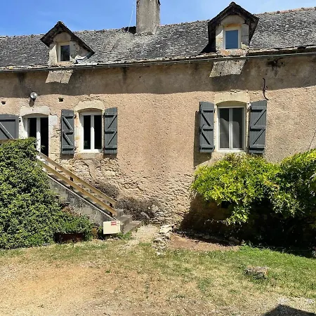 Entre Lot Et Aveyron Piscine بيت للعطل *
