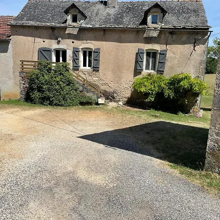Entre Lot Et Aveyron Piscine بيت للعطل