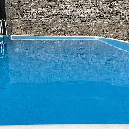 Entre Lot Et Aveyron Piscine * Villeneuve-dʼAveyron
