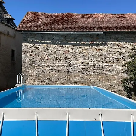 Entre Lot Et Aveyron Piscine بيت للعطل Villeneuve-dʼAveyron